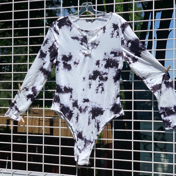 Back/white tie dye long sleeve bodysuit - Picture 2 of 8